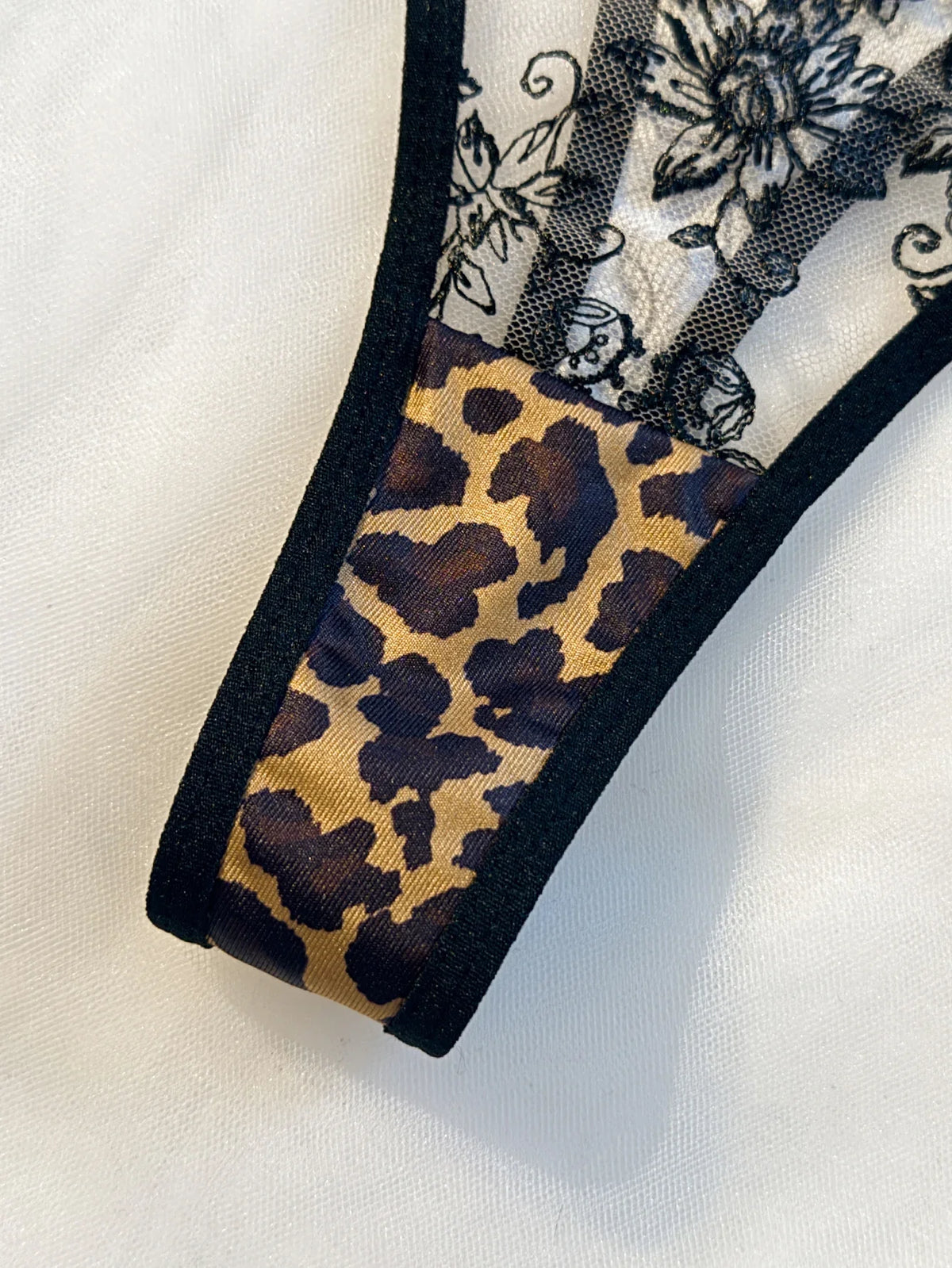 A Black Sexy Lingerie Set, Combining Leopard Print and Floral Patterns, Combining Allure and Sensuality ZA825120